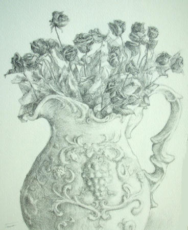 白く大きな陶器の花瓶に枯れた赤い薔薇の花束が入ったものを、ワトソン紙のスケッチブックに三菱鉛筆uniの2B鉛筆でデッサンした絵